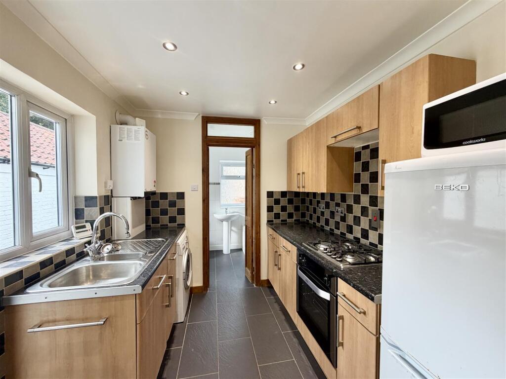 Brentwood Road, Romford - View 4