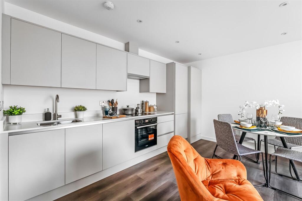 Apartment in Redhill - View 5