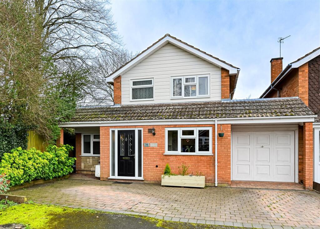 Main image of property: 16 Ashley Gardens, Codsall, Wolverhampton, WV8 1AX