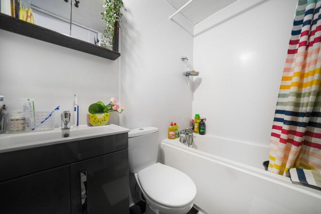 Apartment in Croydon - More