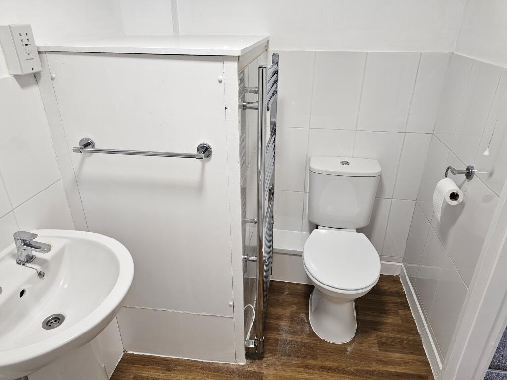 Hartsbourne Road, Reading, RG6 - More