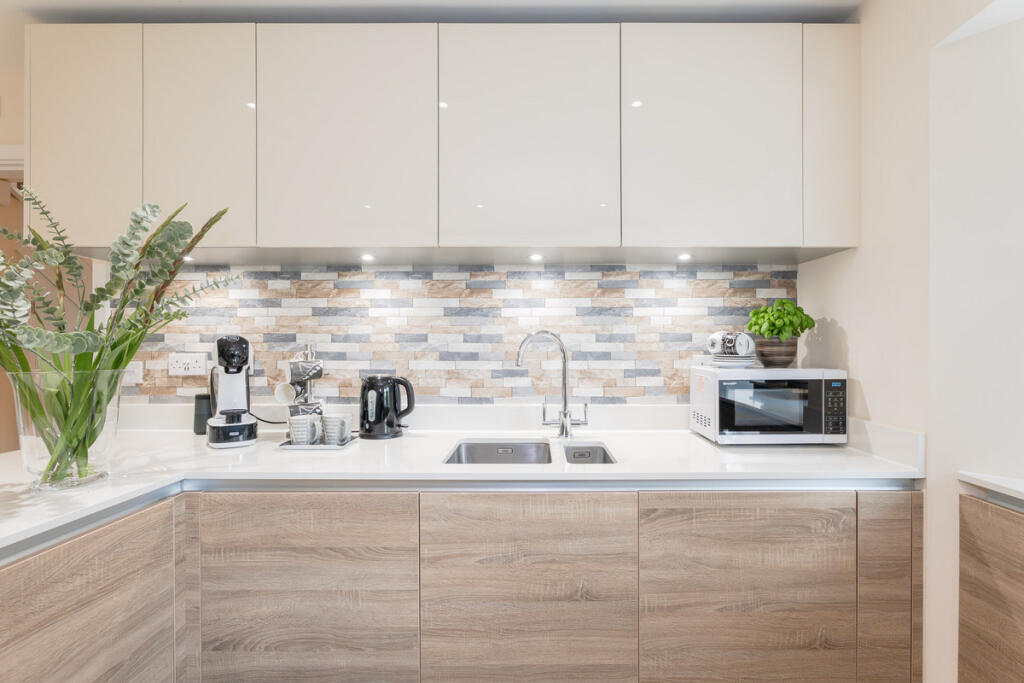 House in Horsham, Broadbridge Heath - View 5