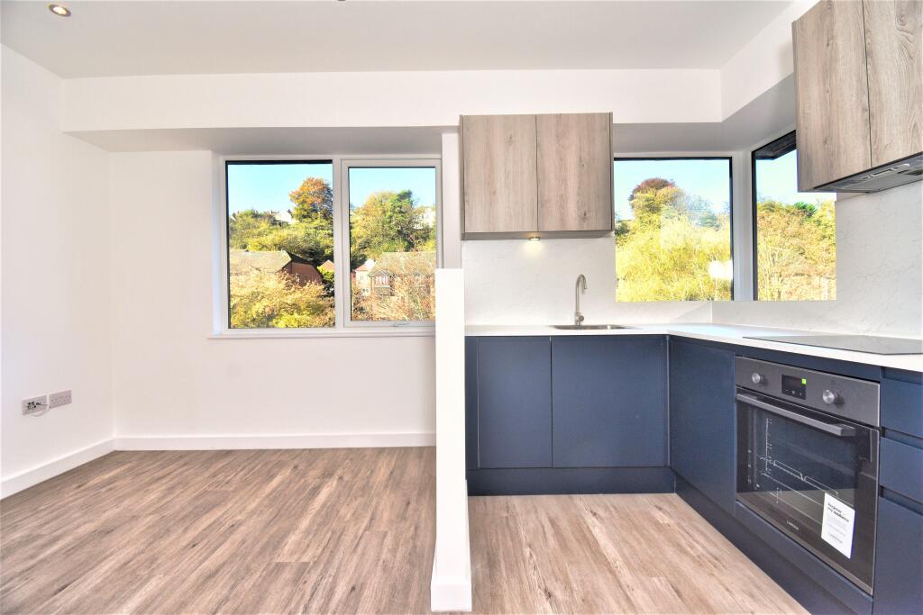 Apartment in Reigate and Banstead, Surrey - More