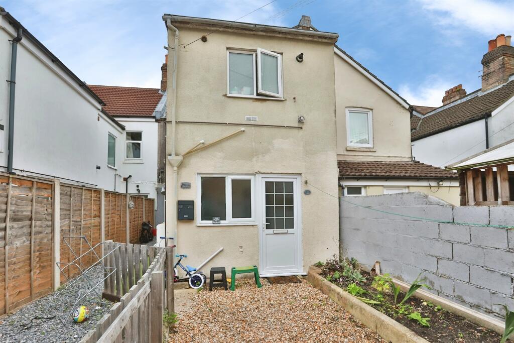 Studio flat on Palmerston Road, Bournemouth, £78,500