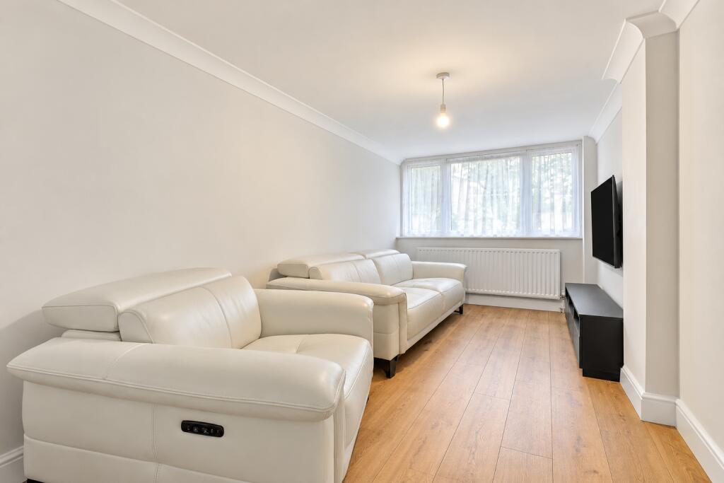 Lakeside Place, London Colney, St. Albans, Hertfordshire, AL2 photo 4