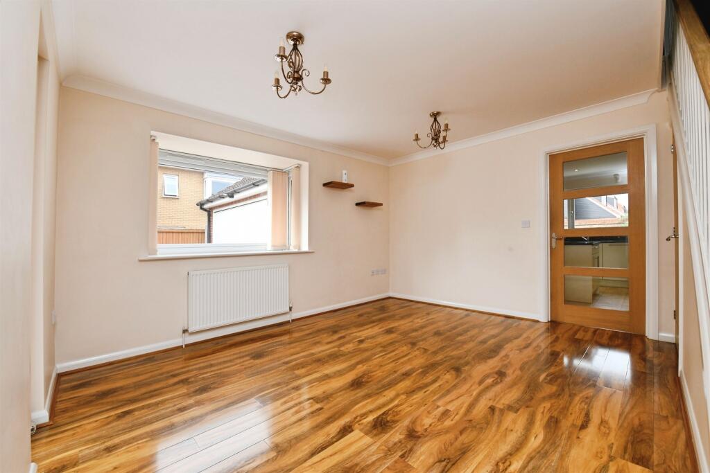 House in Rochford, Rayleigh - View 4
