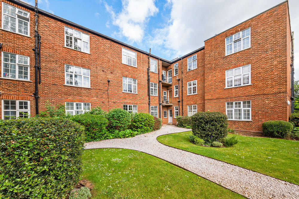 Main image of property: Richmond Road, SW20: 1 bed 1 rec 1 bath 