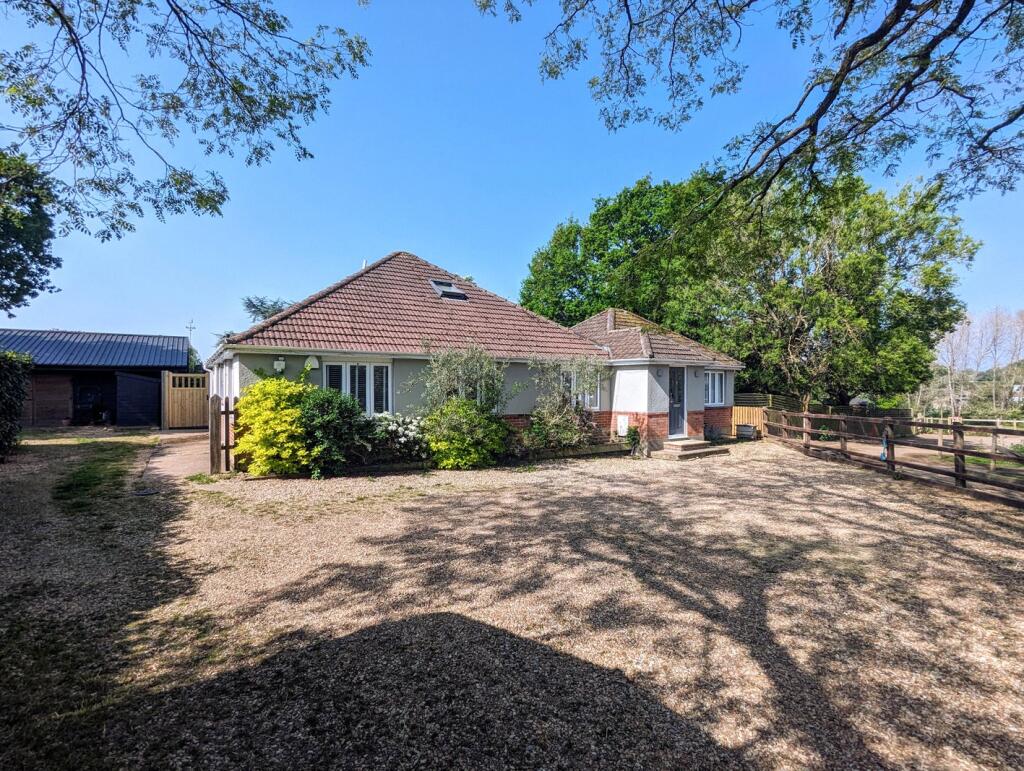 4-bed house on Wootton Road, Tiptoe, Hampshire, SO41, £1,075,000