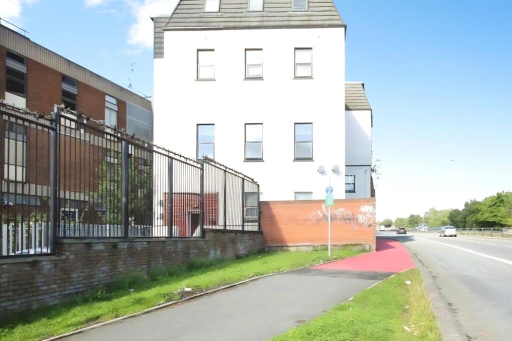 Apartment in Salford, Greater Manchester - View 2