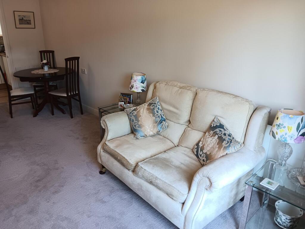 Apartment in Solihull, Ulverley Green - View 4