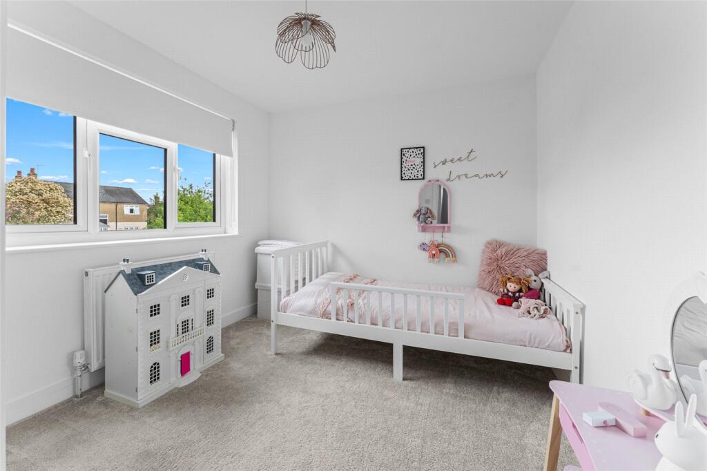 House in Three Rivers, Abbots Langley - More