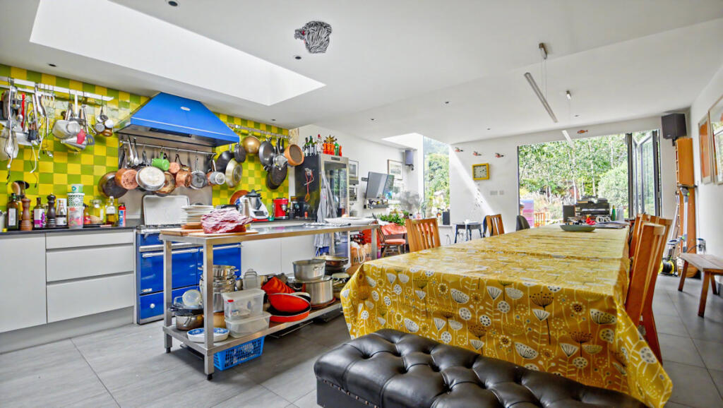 House in London - View 5
