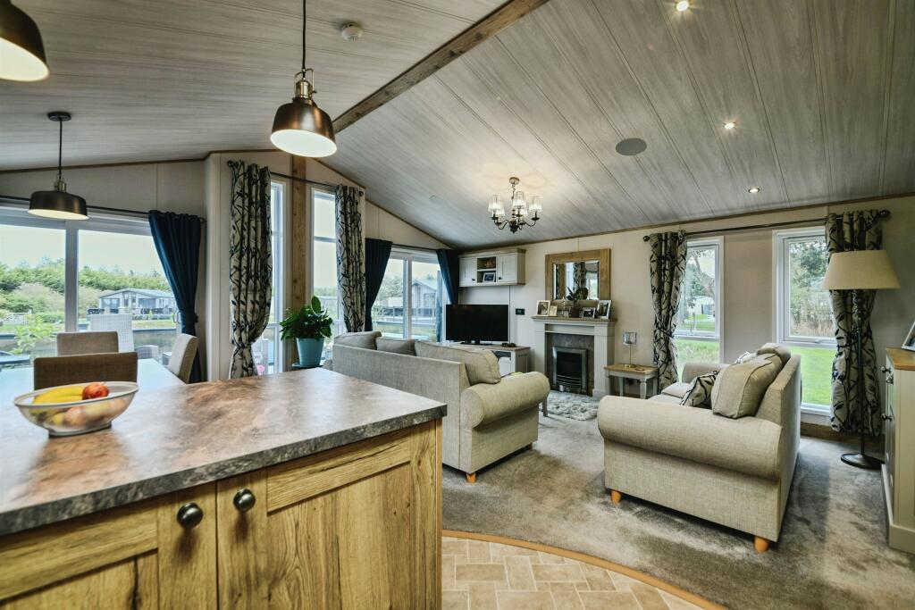 House in Lincoln - More