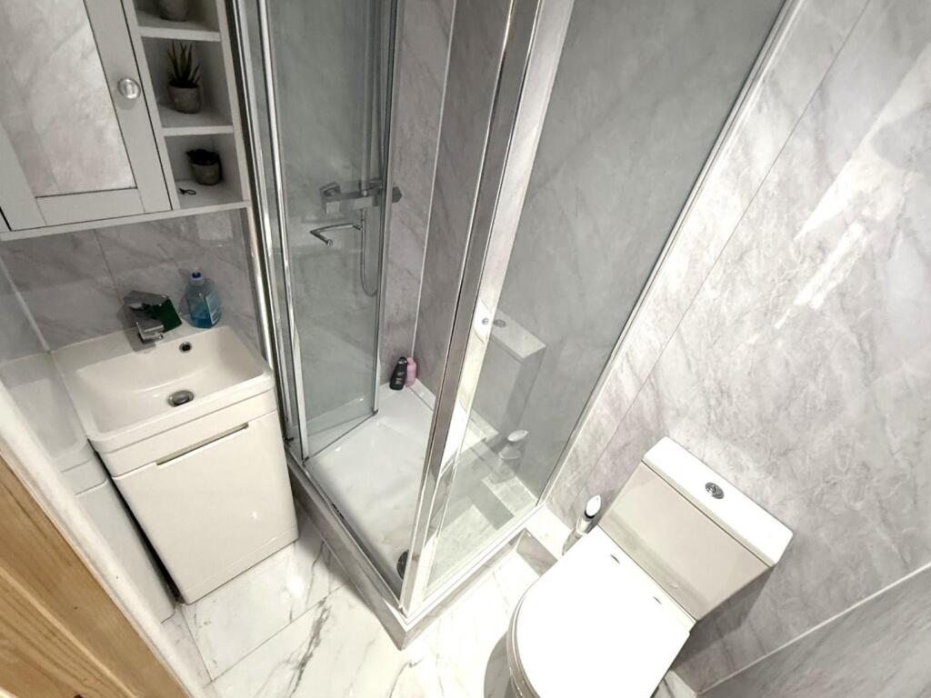 House in Romford - More