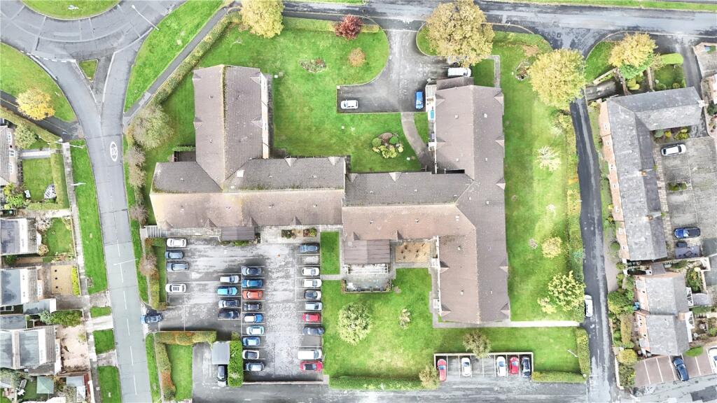 Redcroft, Well Lane, Greasby, Wirral, CH49 photo 4