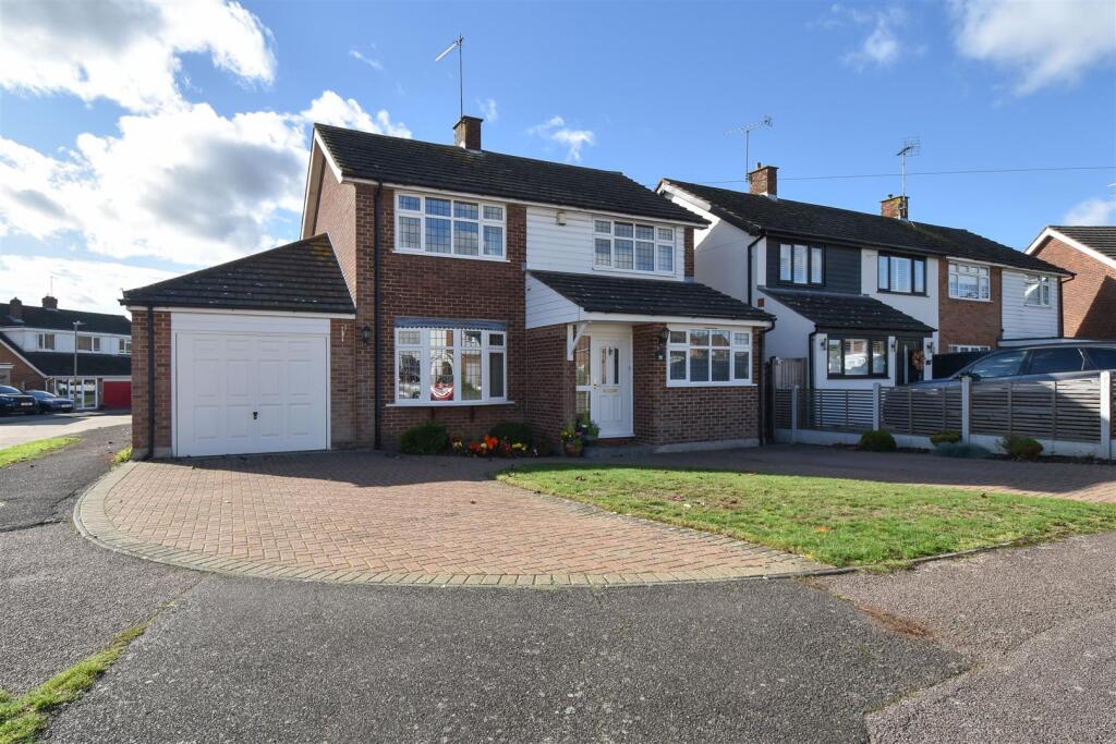 3-bed detached on Great Fox Meadow, Kelvedon Hatch, Brentwood, £650,000