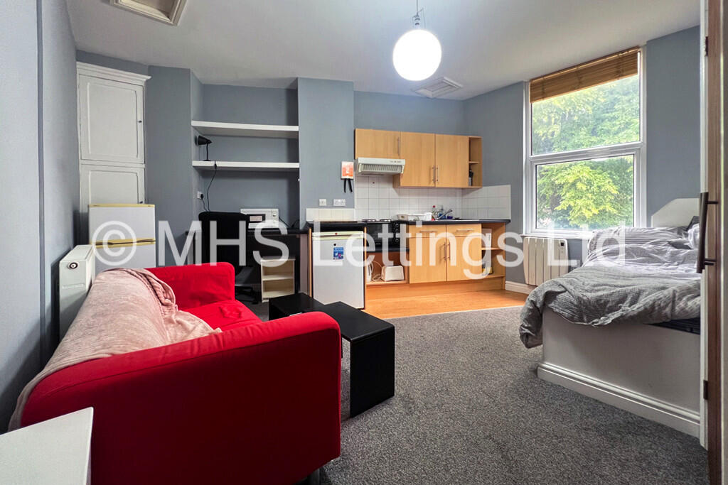 Main image of property: Room 2, 30 Hyde Park Terrace, Leeds, LS6 1BJ