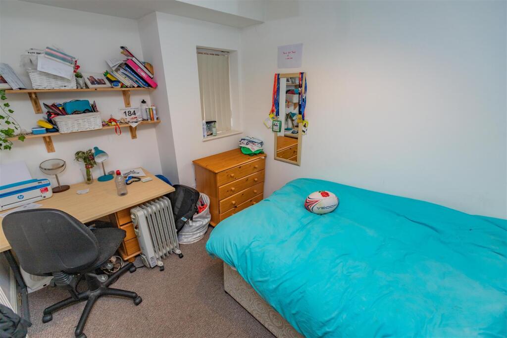 6 bedroom house for rent