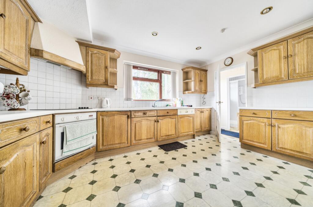 Lincoln Road, Caythorpe, Grantham, Lincolnshire, NG32 photo 3