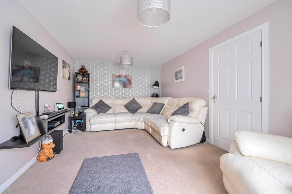 Bishop Drive, Birmingham, B37 7PZ photo 5