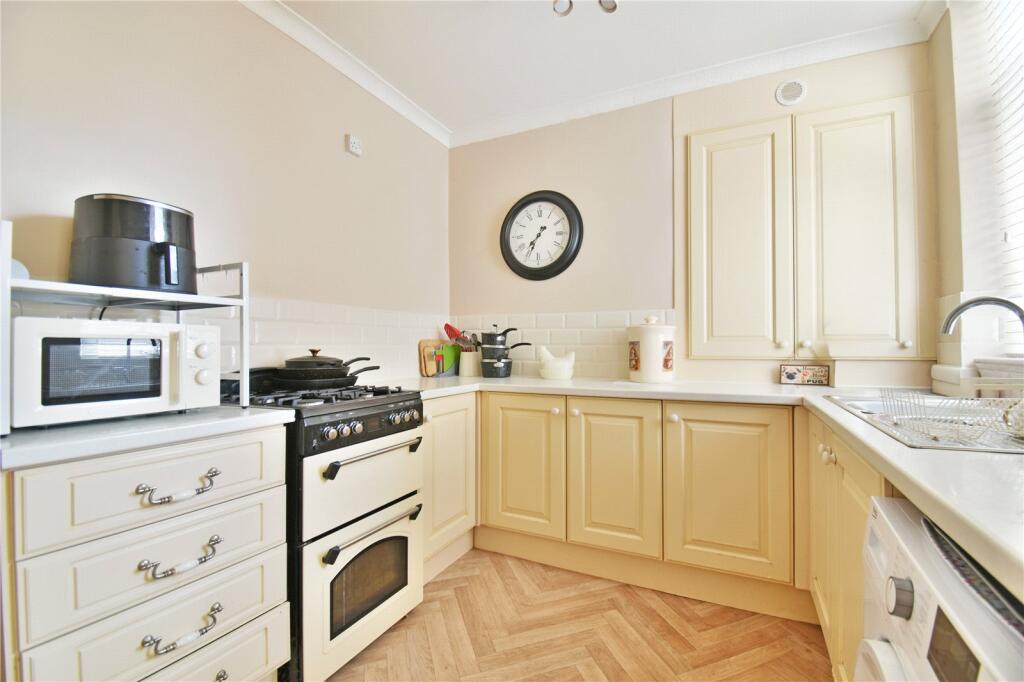Laburnum Road, Denton, Tameside, M34 photo 4