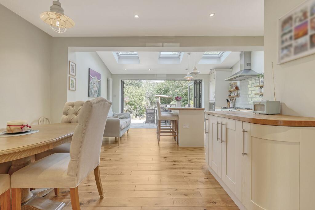 Coxes Farm Road, Billericay, CM11 photo 2