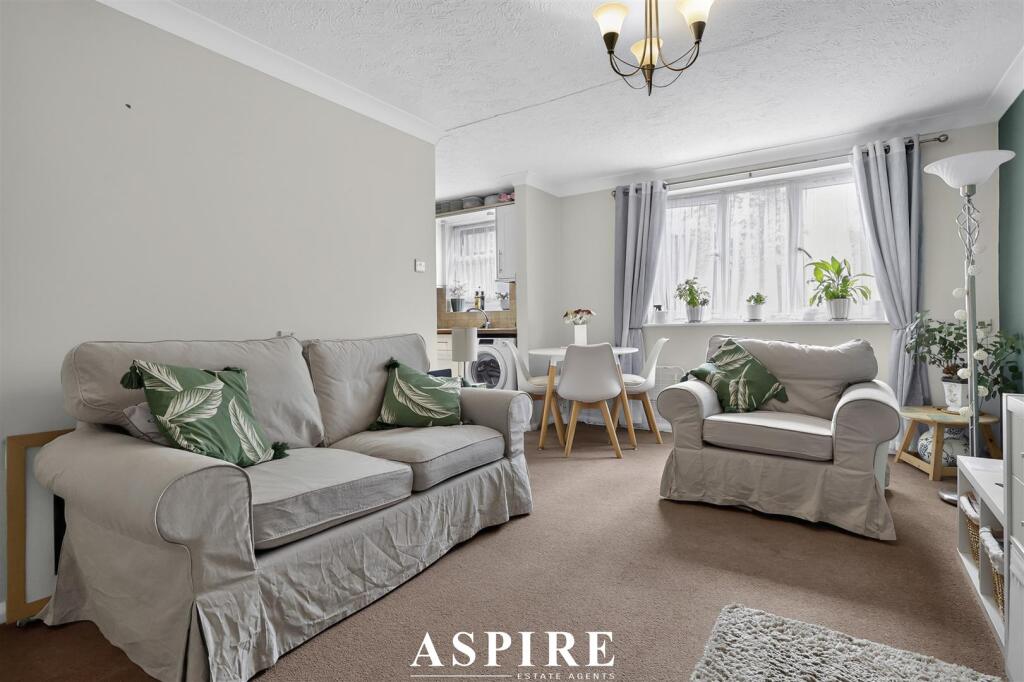 Apartment in Castle Point, Benfleet - View 4