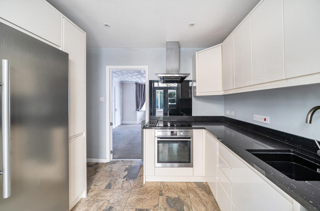 House in Southampton - More