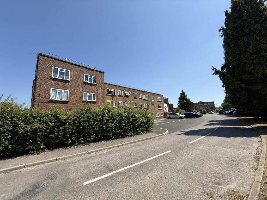 Main image of property: 26 Newlands Court, Coulsdon Road, Caterham, Surrey, CR3