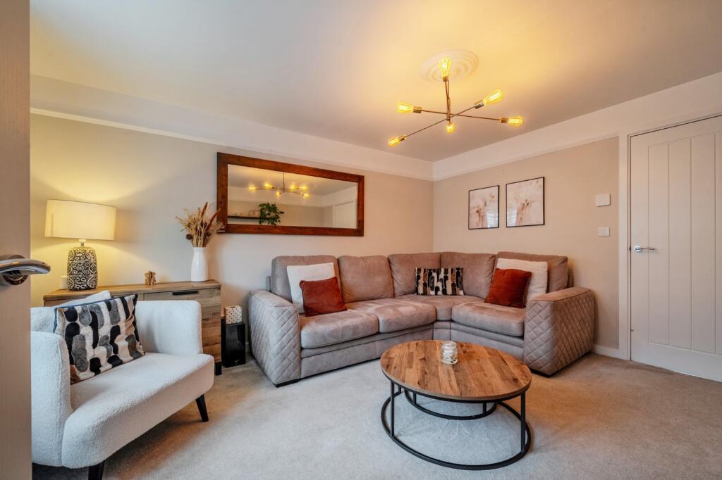 House in Warwick, Montgomery Grange, Budbrooke - View 3