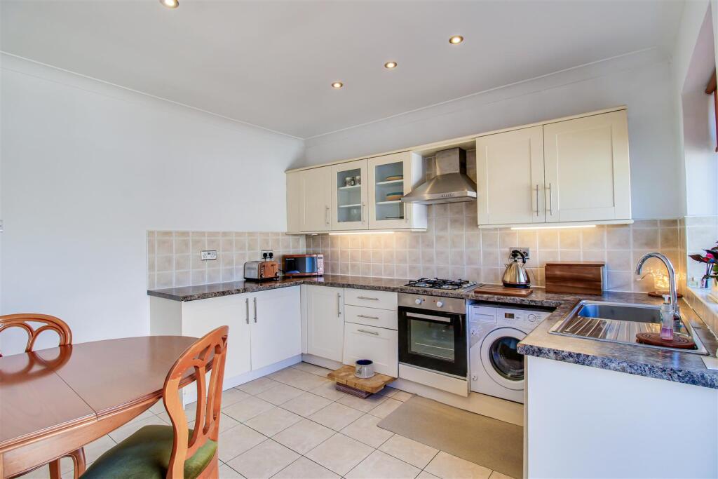 House in Wakefield - View 3
