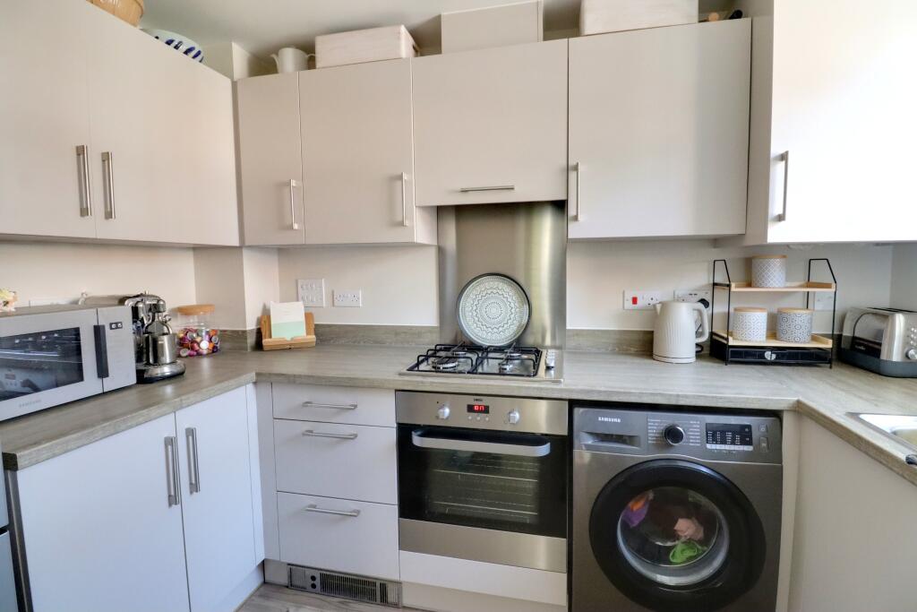 Bazeley Road, Waterlooville photo 4