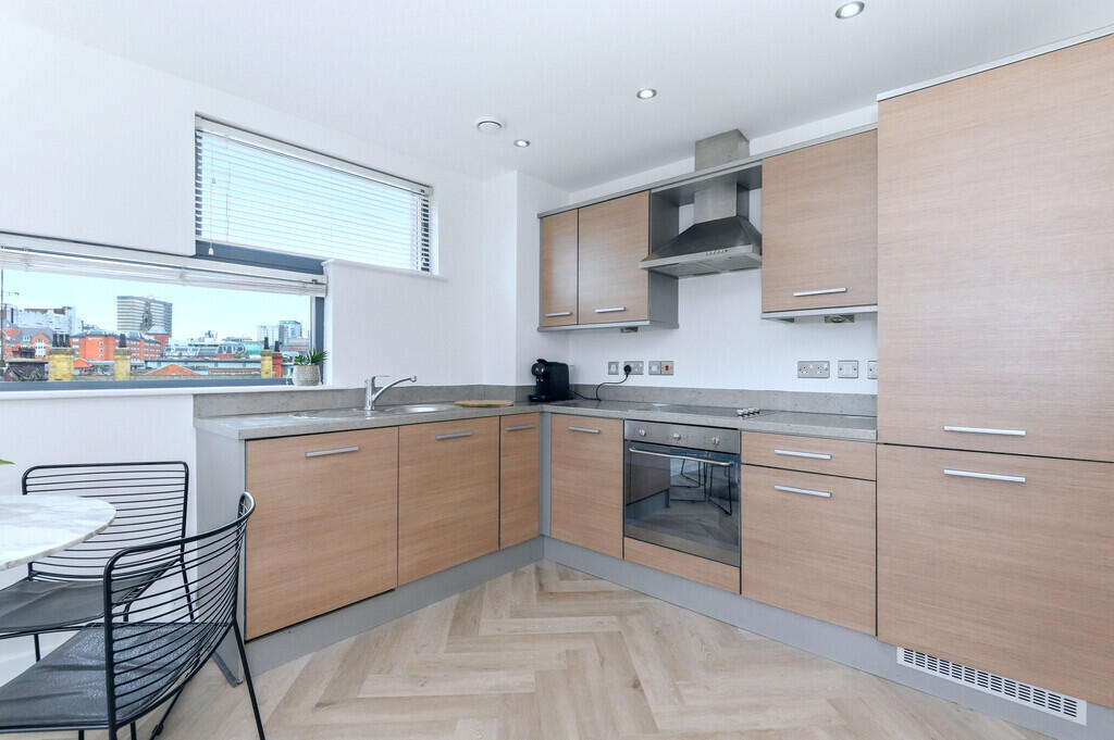 Apartment in Leeds - View 3