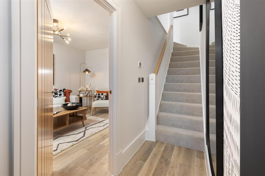 House in Rushcliffe, Radcliffe-on-Trent - More