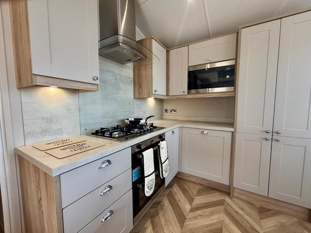 House in Whitstable, South Tankerton - More