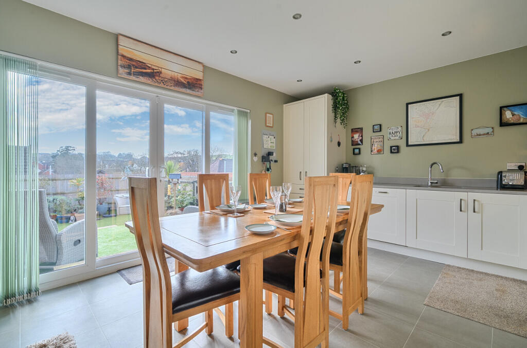 Larkspur Drive, Newton Abbot, Devon photo 3