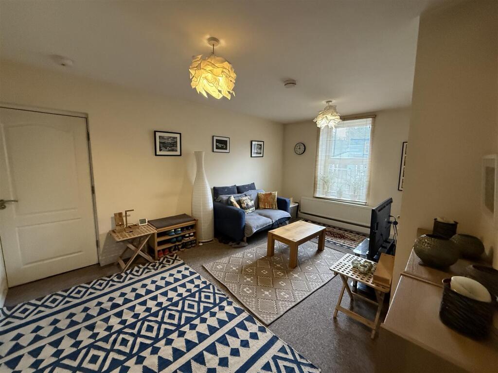 Apartment in Sheffield, South Yorkshire - View 4