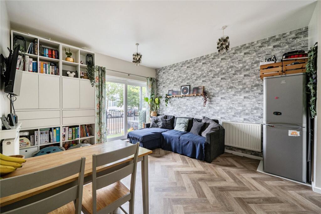 Apartment in Reading - View 3