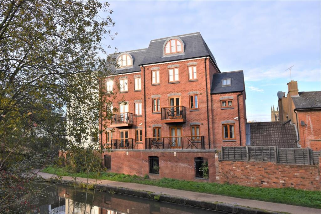Main image of property: 1, 19 Tachbrook Road, Leamington Spa