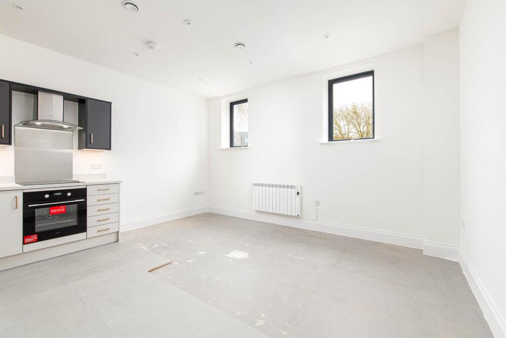 Apartment in Bath, Trowbridge - View 4