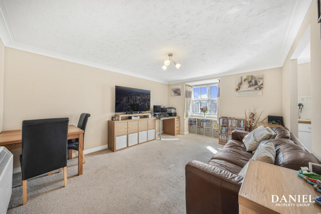 Apartment in Basildon, Langdon Hills - View 3