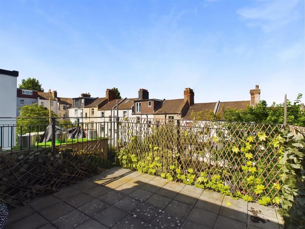 Apartment in Brighton - More