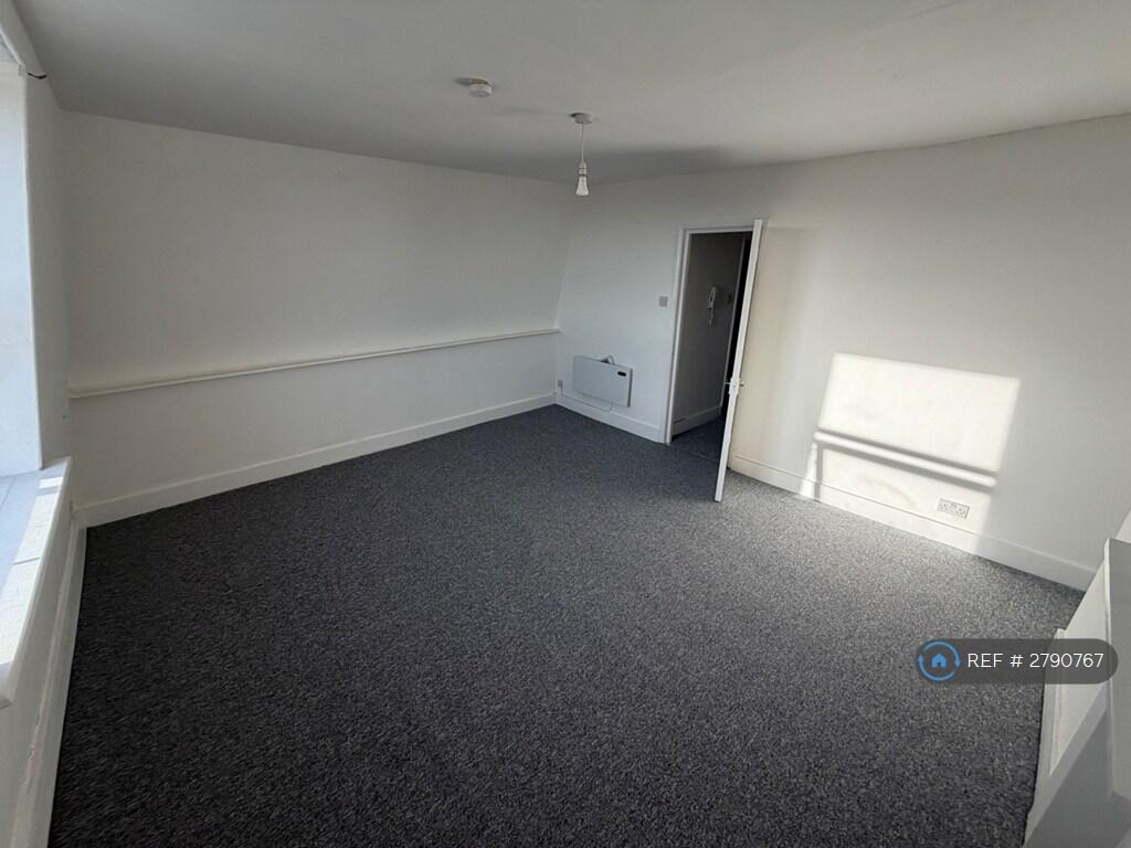 Apartment in Tonbridge - View 3