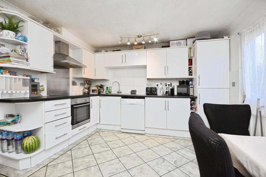 House in Southend-on-Sea - View 4