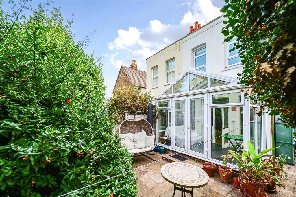 House in Spelthorne, Surrey - More