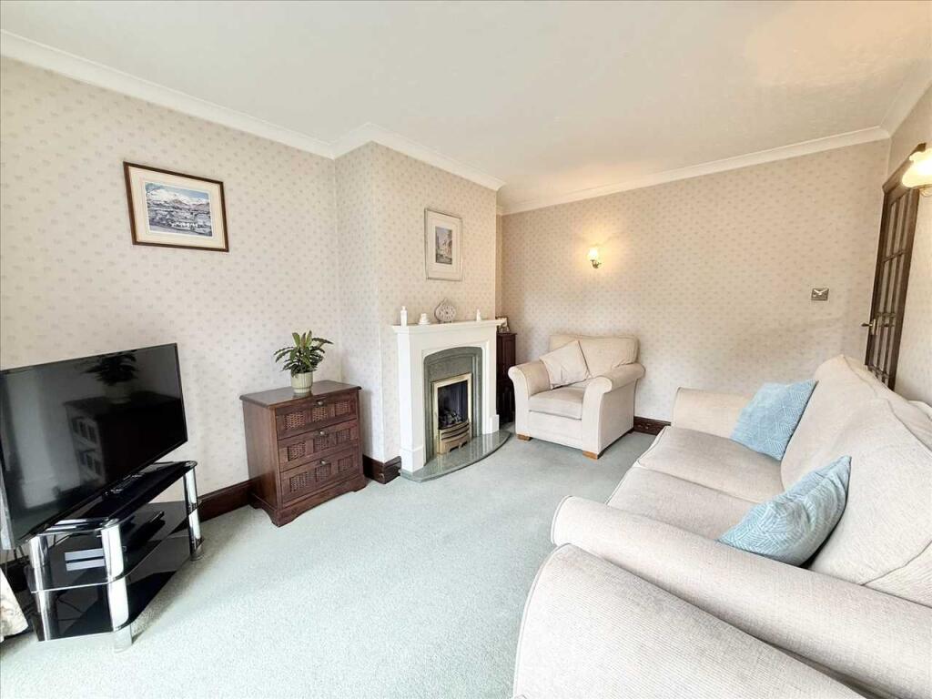 House in Nottingham, Tollerton - More