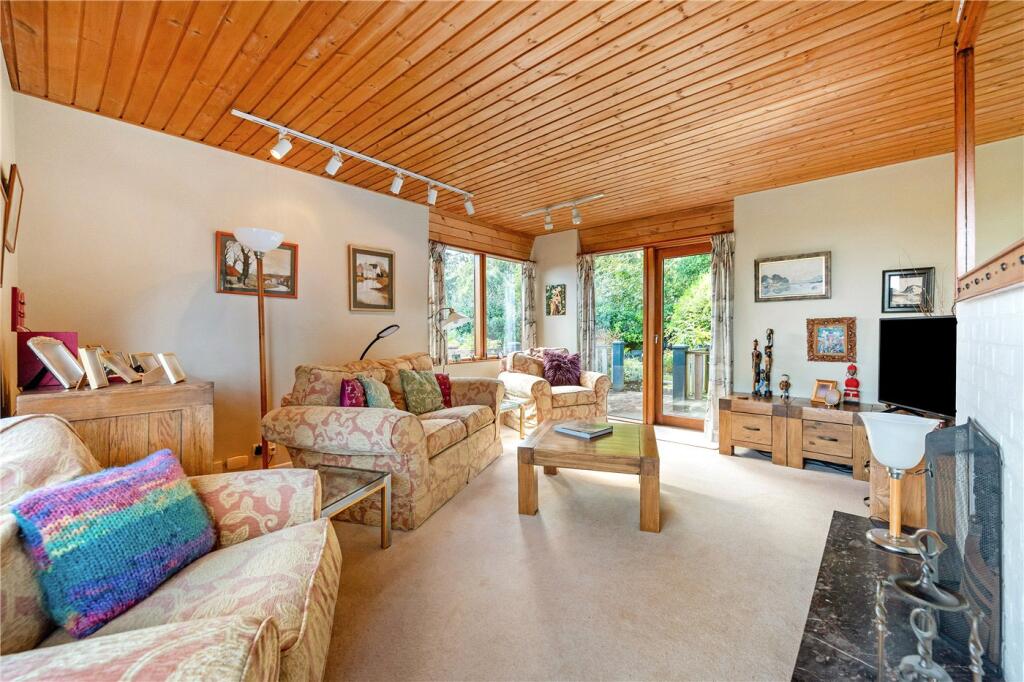 House in Winchester, Hampshire - More