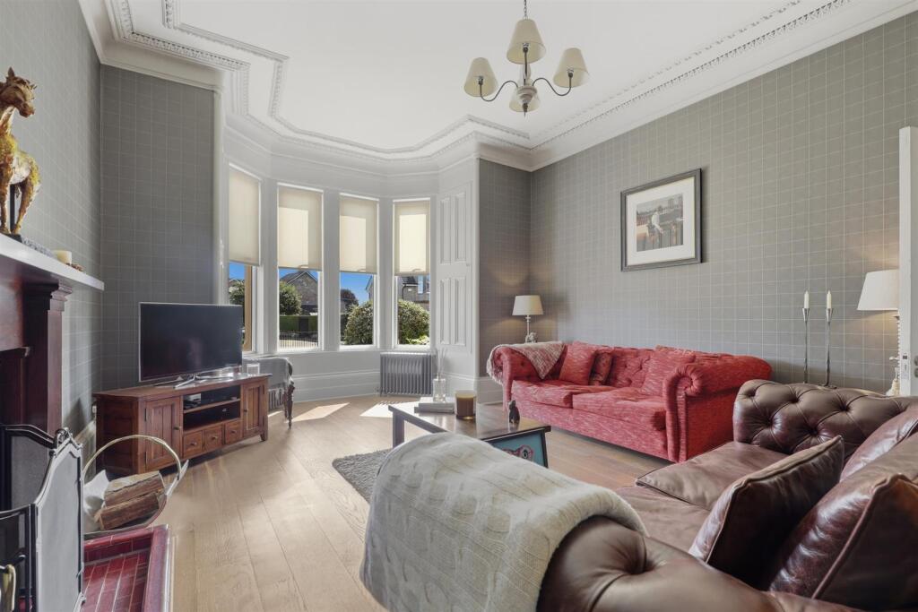 House in Glasgow, West Dunbartonshire - More