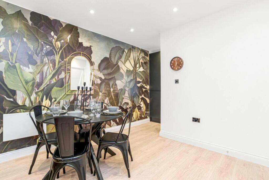 Apartment in Southall - View 5