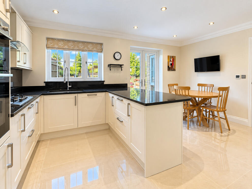 House in Rochford, Rayleigh - View 4